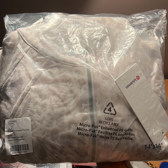 Lululemon Scuba Oversized Full Zip Hoodie - Picture 6 of 6